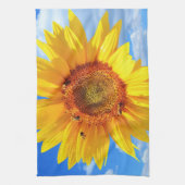 Gele zonnebloem en bijen op de blauwe hemel - zome theedoek (Verticaal)