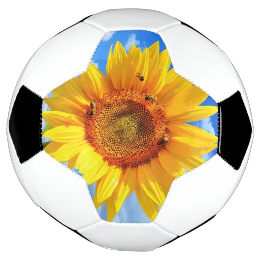 Gele zonnebloem en bijen op de blauwe hemel - zome voetbal (Gedraaid)