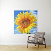 Gele zonnebloem en bijen op de blauwe hemel - zome wandkleed (In situ)