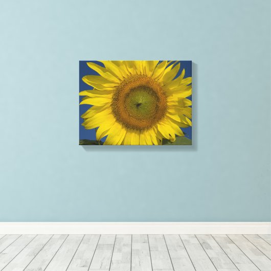 Gele zonnebloem en blauwe hemel canvas afdruk (Insitu (Houten vloer))
