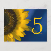 Gele zonnebloem op blauw tabelnummer briefkaart (Voorkant)