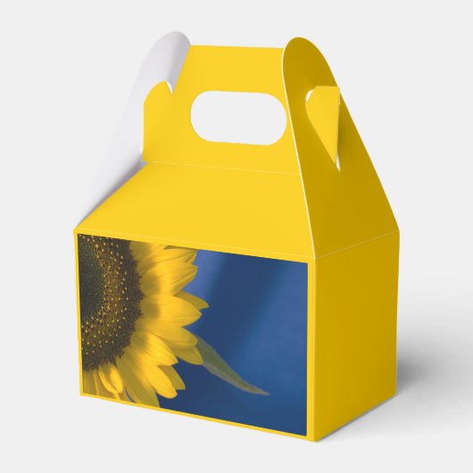 Gele zonnebloem op blauwe bruiloft bedankdoosjes (Achterkant)