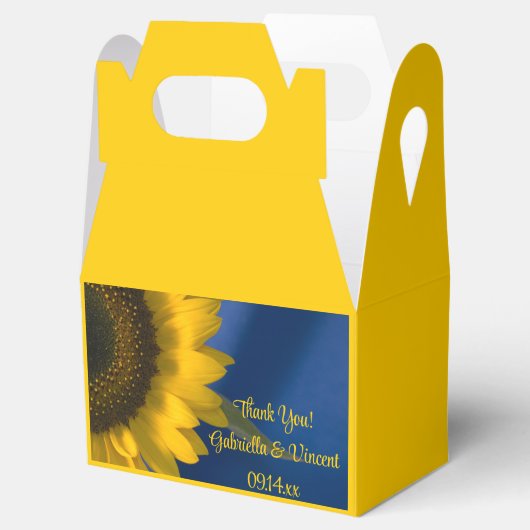 Gele zonnebloem op blauwe bruiloft bedankdoosjes (Geopend)