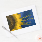 Gele zonnebloem op blauwe bruiloft Save the Date Rechthoekige Sticker (Envelop)