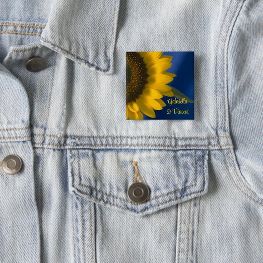 Gele zonnebloem op blauwe bruiloft vierkante button 5,1 cm (In situ)