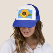 Gele Zonnebloem op Blue Sky Trucker Hoed Pet (In situ)