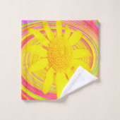 Gele zonnebloem op een Psychedelic Swirl Bad Handdoek (Wasdoekje)
