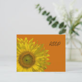 Gele zonnebloem op Oranje bruiloft RSVP-respons Uitnodiging Briefkaart (Staand voorkant)