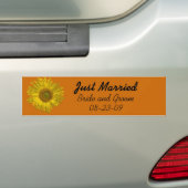 Gele zonnebloem op Sinaasappel Gewoon gehuwd huwel Bumpersticker (Op auto)