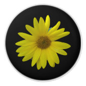 Gele zonnebloem op zwarte achtergrond keramische knop (Voorkant)