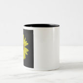 Gele zonnebloem op zwarte achtergrond tweekleurige koffiemok (Center)