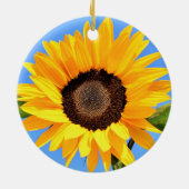 Gele zonnebloem tegen zon op blauwe hemel - zomer keramisch ornament (Achterkant)