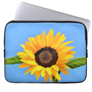 Gele zonnebloem tegen zon op blauwe hemel - zomer laptop sleeve