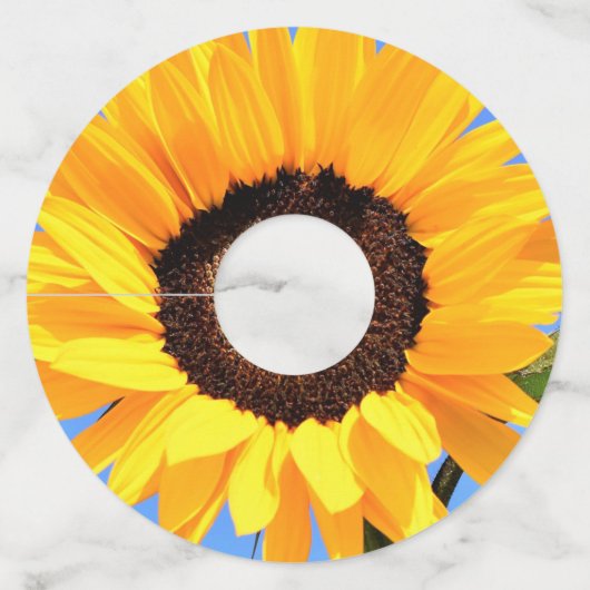 Gele zonnebloem tegen zon op blauwe hemel - zomer wijnglaslabel (Voorkant)