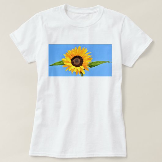 Gele Zonnebloem tegen Zon op Blue Sky T-shirt (Design voorkant)