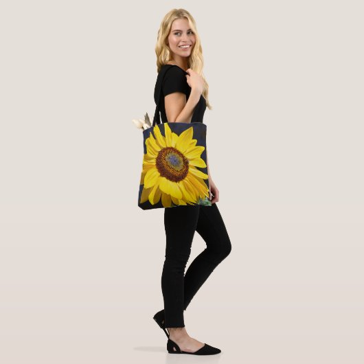 Gele zonnebloem tote bag (Op model)