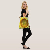 Gele zonnebloem tote bag (Op model)