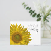 Gele Zonnebloem Zombruiloft Aankondigingskaart (Staand voorkant)