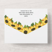 Gele zonnebloemen Aangepaste fotobruiloft All In One Uitnodiging (Achterkant)