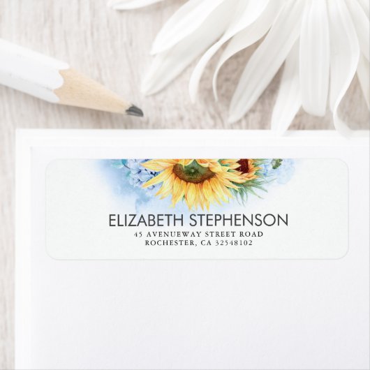 Gele zonnebloemen en Dusty Blue Hydrangea Wedding Etiket (Insitu)