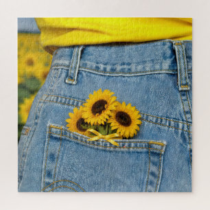 Gele zonnebloemen in blauwe jeanszak legpuzzel