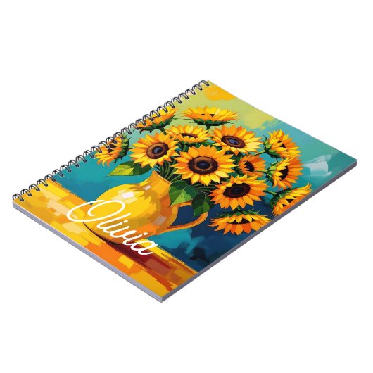 Gele zonnebloemen in een gele vaas gepersonaliseer notitieboek (Linkerzijde)