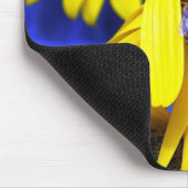 Gele zonnebloemen N Blauwe Bee Mousepad Muismat (Hoek)