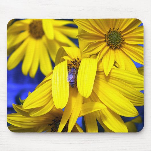 Gele zonnebloemen N Blauwe Bee Mousepad Muismat (Voorkant)