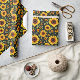Gele zonnebloemen op zwart cadeaupapier