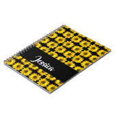 Gele zonnebloemen op zwart notitieboek (Linkerzijde)