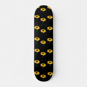 Gele zonnebloemen op zwart persoonlijk skateboard