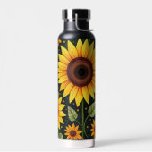 Gele zonnebloemen op zwart waterfles (Links)