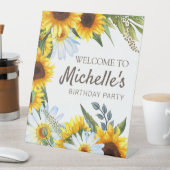 Gele zonnebloemen White Daisies Birthday Welcome Reclamebord Met Voetstuk (Insitu)