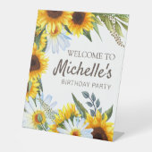Gele zonnebloemen White Daisies Birthday Welcome Reclamebord Met Voetstuk (Voorkant)