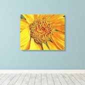 Gele zonnebloescanvas Art Print (Insitu (Houten vloer))