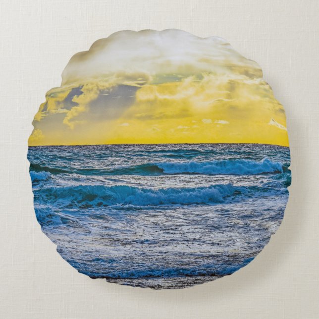 Gele zonsondergang boven blauw Zee Rond Kussen (Voorkant)