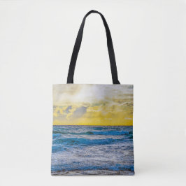 Gele zonsondergang boven blauw Zee Tote Bag