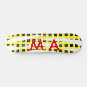 Gele zwarte checkboard: naam monogram naam laat persoonlijk skateboard