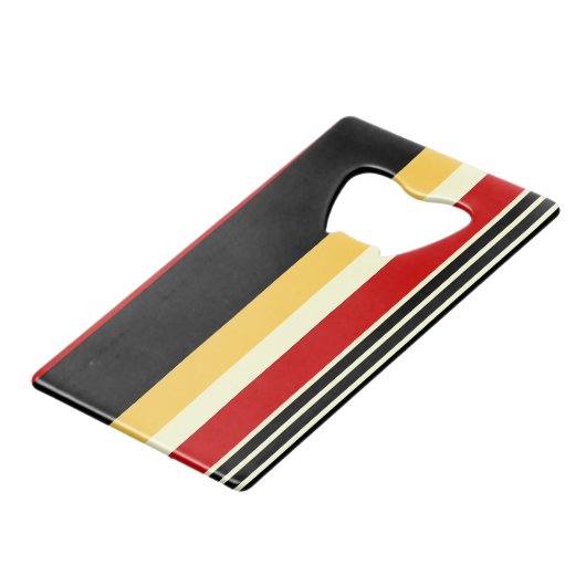 Gele, zwarte en rode strepen creditkaart flessenopener (Voorkant Gekanteld)