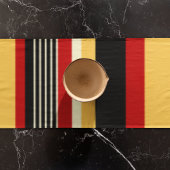 Gele, zwarte en rode strepen lange tafelloper