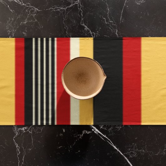 Gele, zwarte en rode strepen lange tafelloper