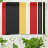 Gele, zwarte en rode strepen theedoek (Gevouwen)