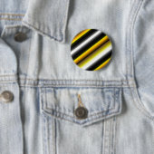 Gele zwarte witte regenboogstripes ronde button 5,7 cm (In situ)