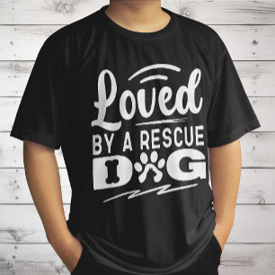 Geliefd door een reddingshond Dierenhuisdier Adopt T-shirt