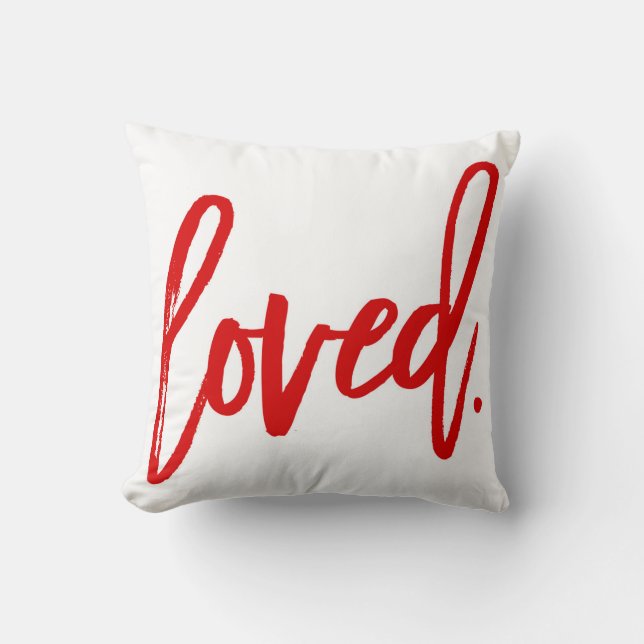 Geliefd. Rode Moderne Trendy Script Typografie Kussen (Voorkant)