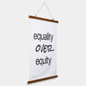 Gelijke behandeling van wandtapijten op basis van hangend wandkleed (Gebogen)