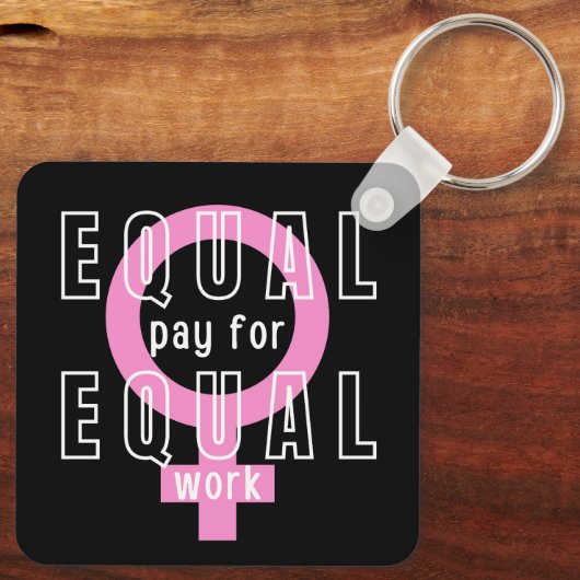 Gelijke beloning voor gelijk werk feminist sleutelhanger (Achterkant)