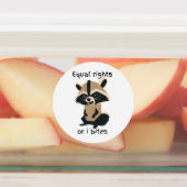 Gelijke rechten of ik bijt wasbeer labels (Aangebracht)