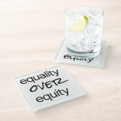 Gelijkheid boven Onderzetter van billijkheidsglas (Schuin)