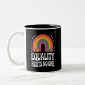 Gelijkheid schaadt niemand Rainbow Equal Rights Gr Tweekleurige Koffiemok (Links)